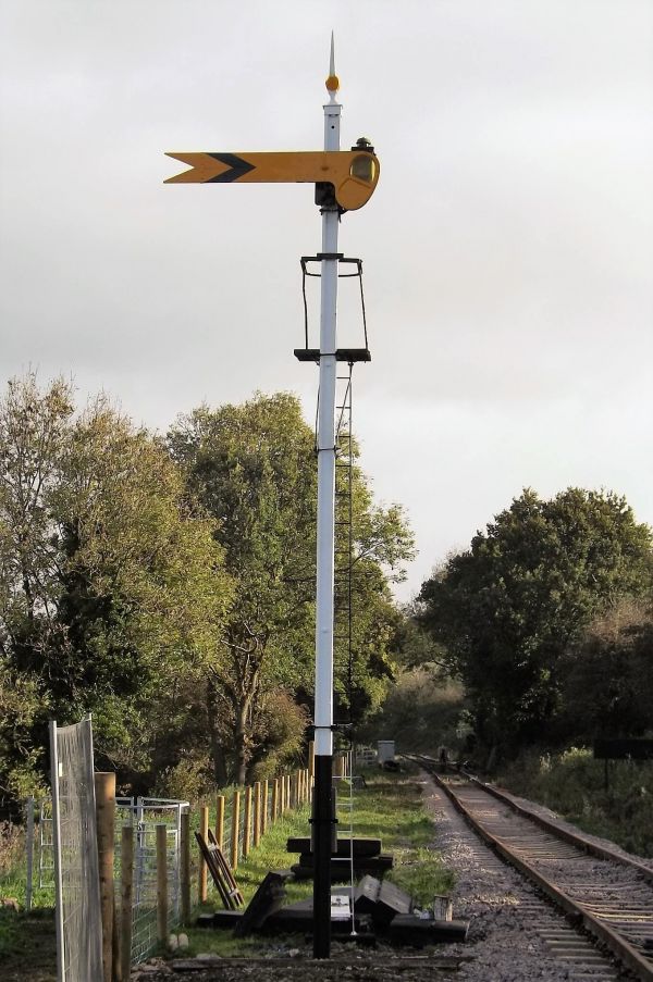 Our new fixed distant signal located on the extension some 1000m from the signal box. This is a typical S&D twin rail design with S&D finial and L&SWR lower quadrant fittings.